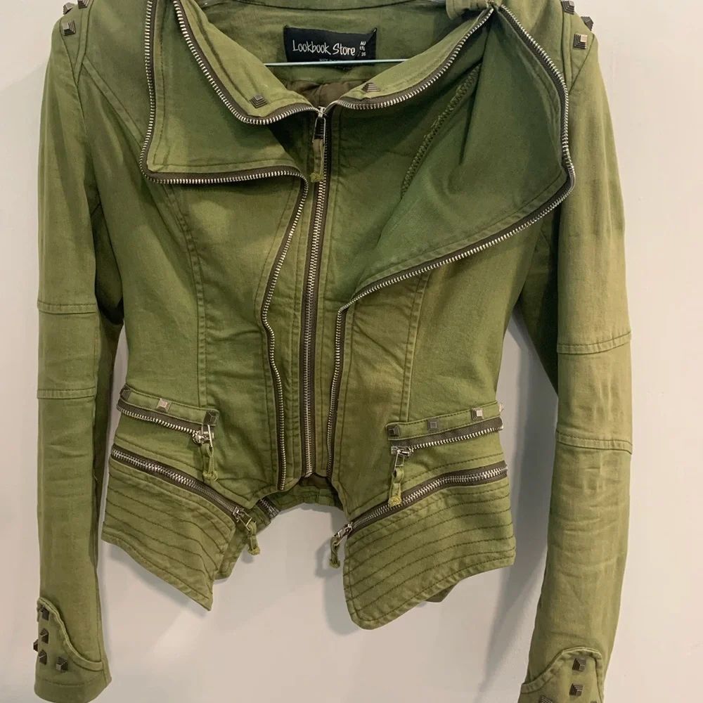 Unique Green Studded Utility Jacket Structured Shoulders and Quilted Sleeves - Picture 2 of 16